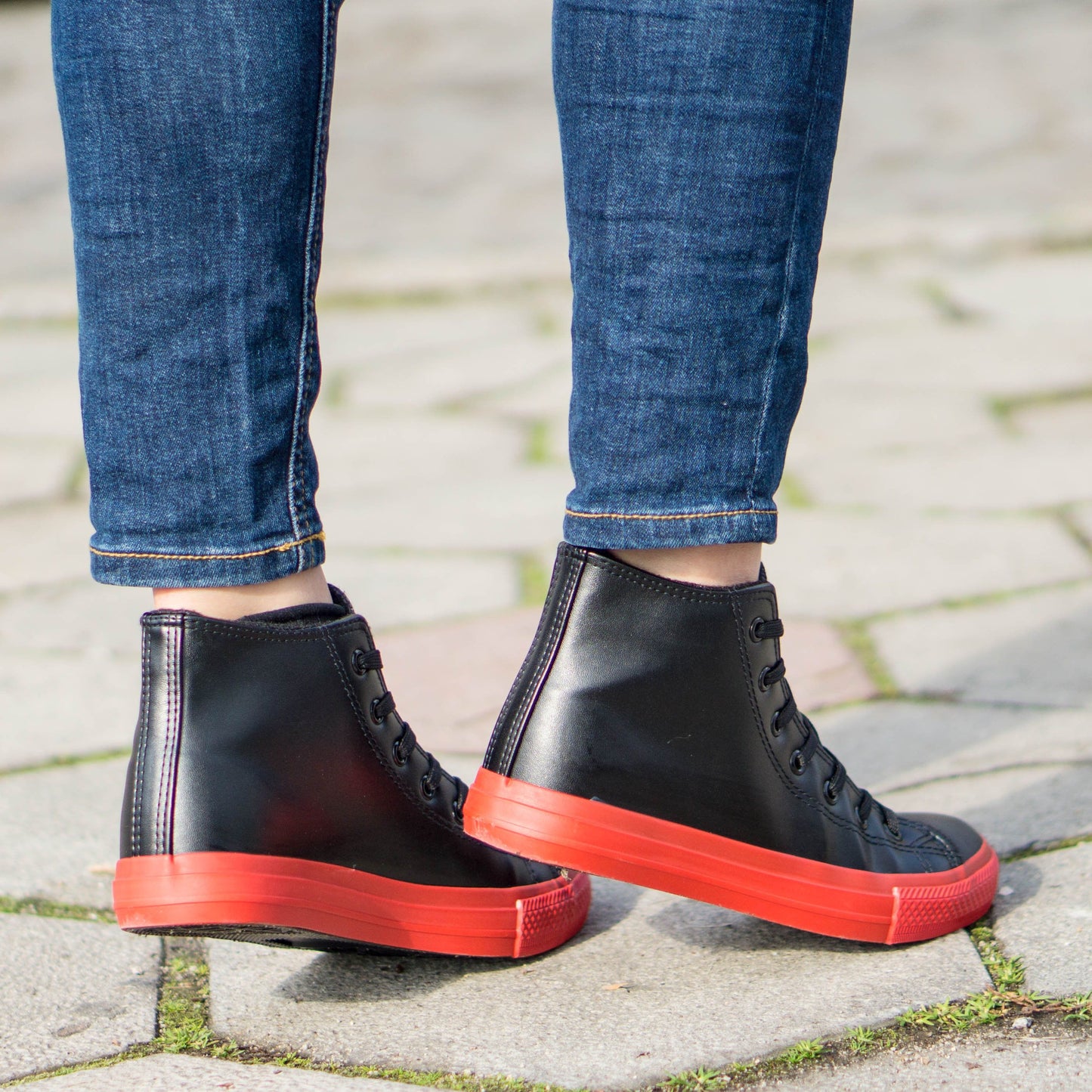 Дамски високи черни кецове - Nikol - Nero/Red