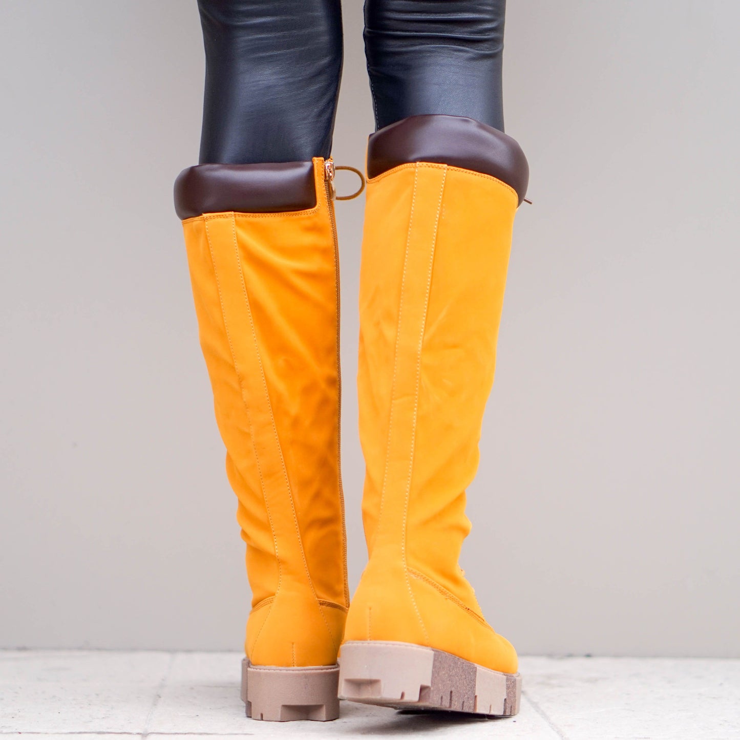 Дамски кафяви боти - Essence - Brown