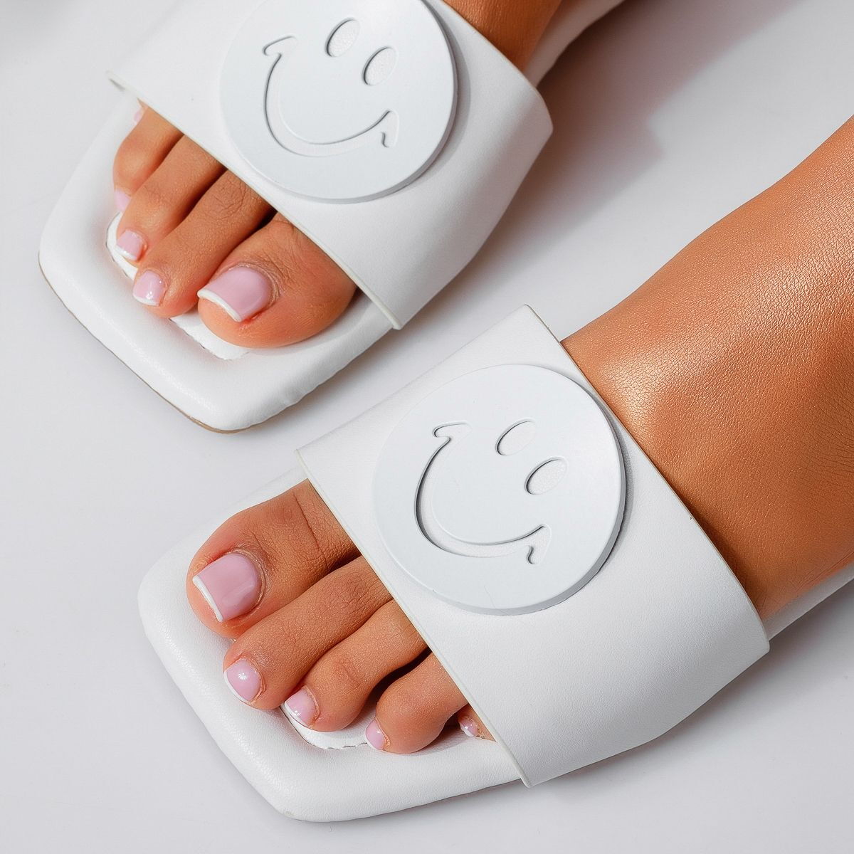 Дамски бели чехли - Smile - White