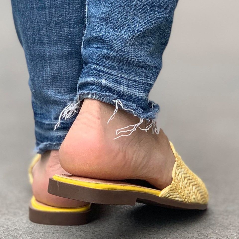 Дамски жълти чехли - Iolani - жълт