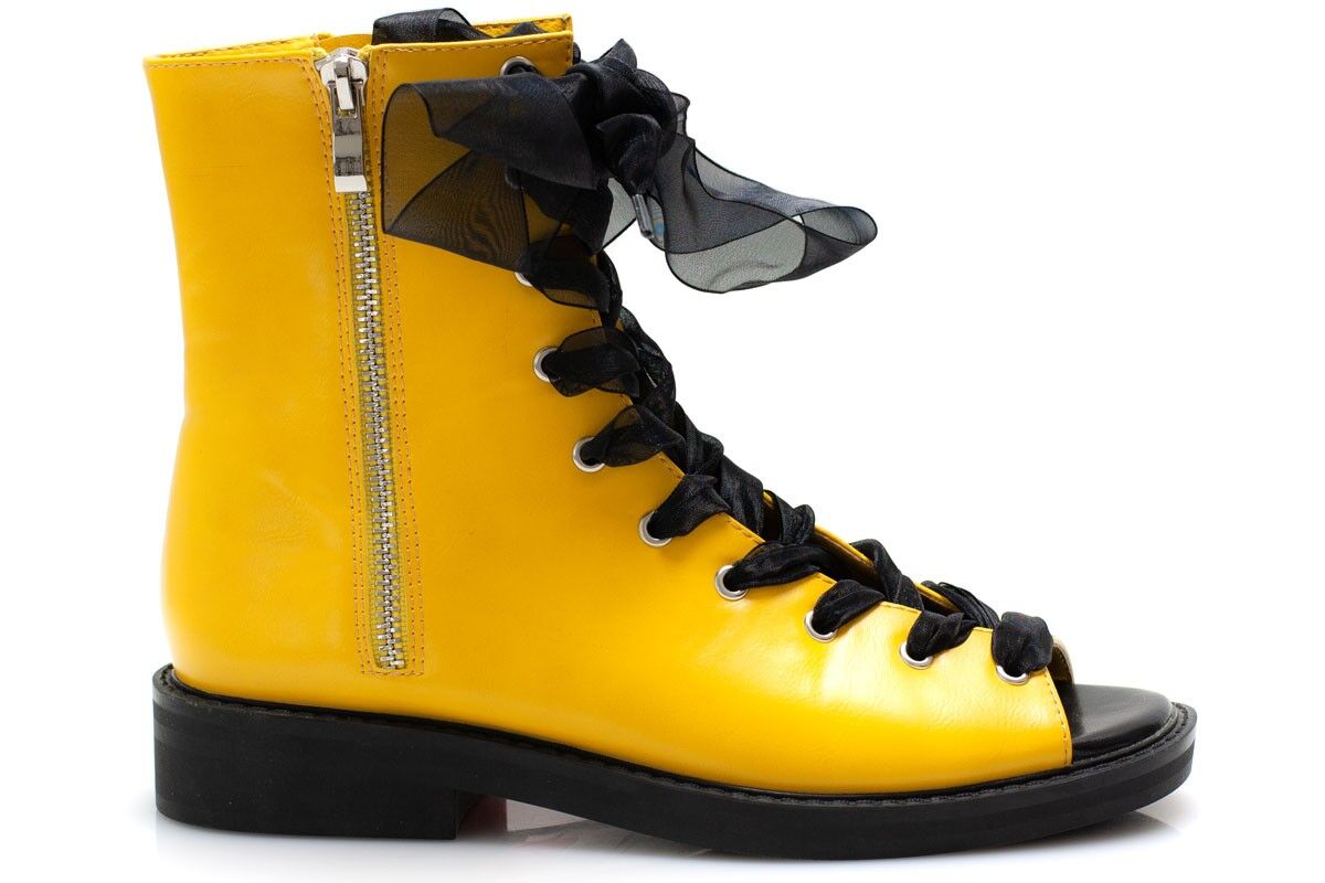 Дамски жълти затворени сандали - Cariel - Yellow