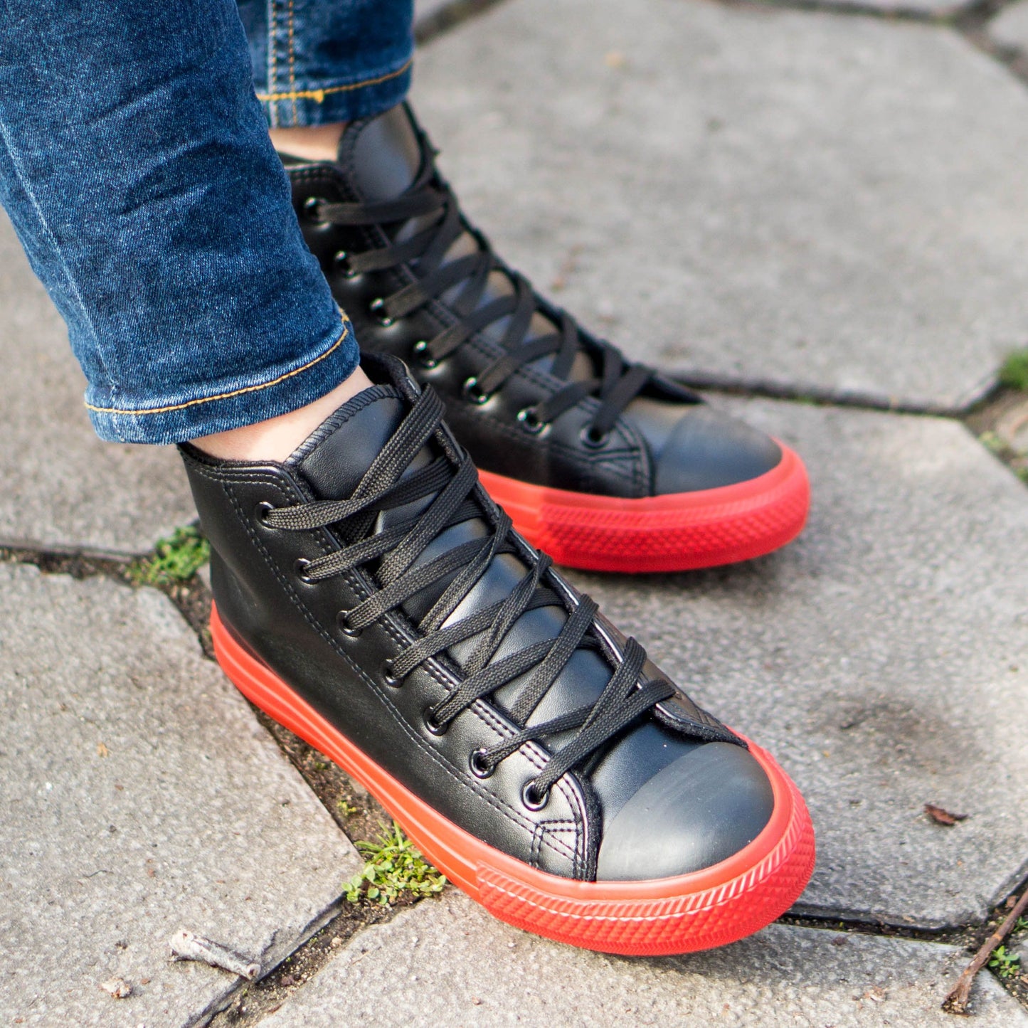 Дамски високи черни кецове - Nikol - Nero/Red