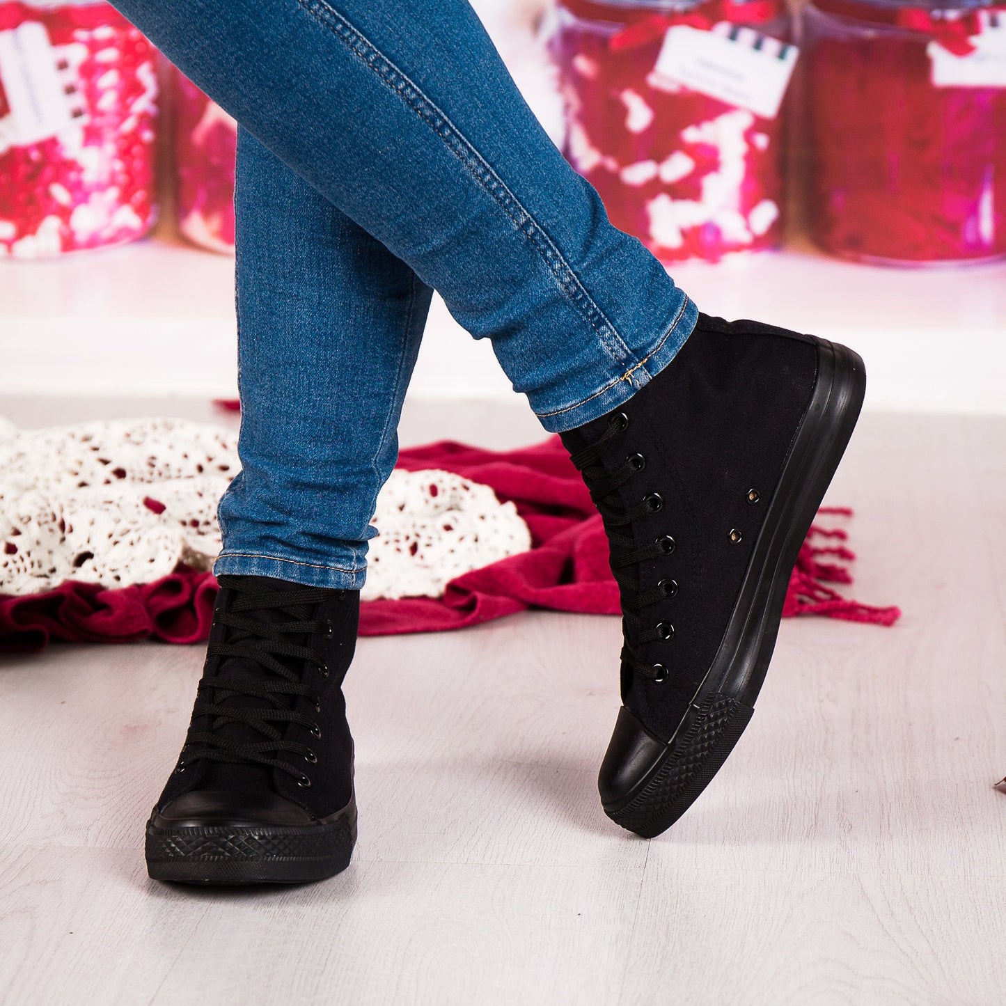 Дамски високи черни кецове - Nikol - Nero