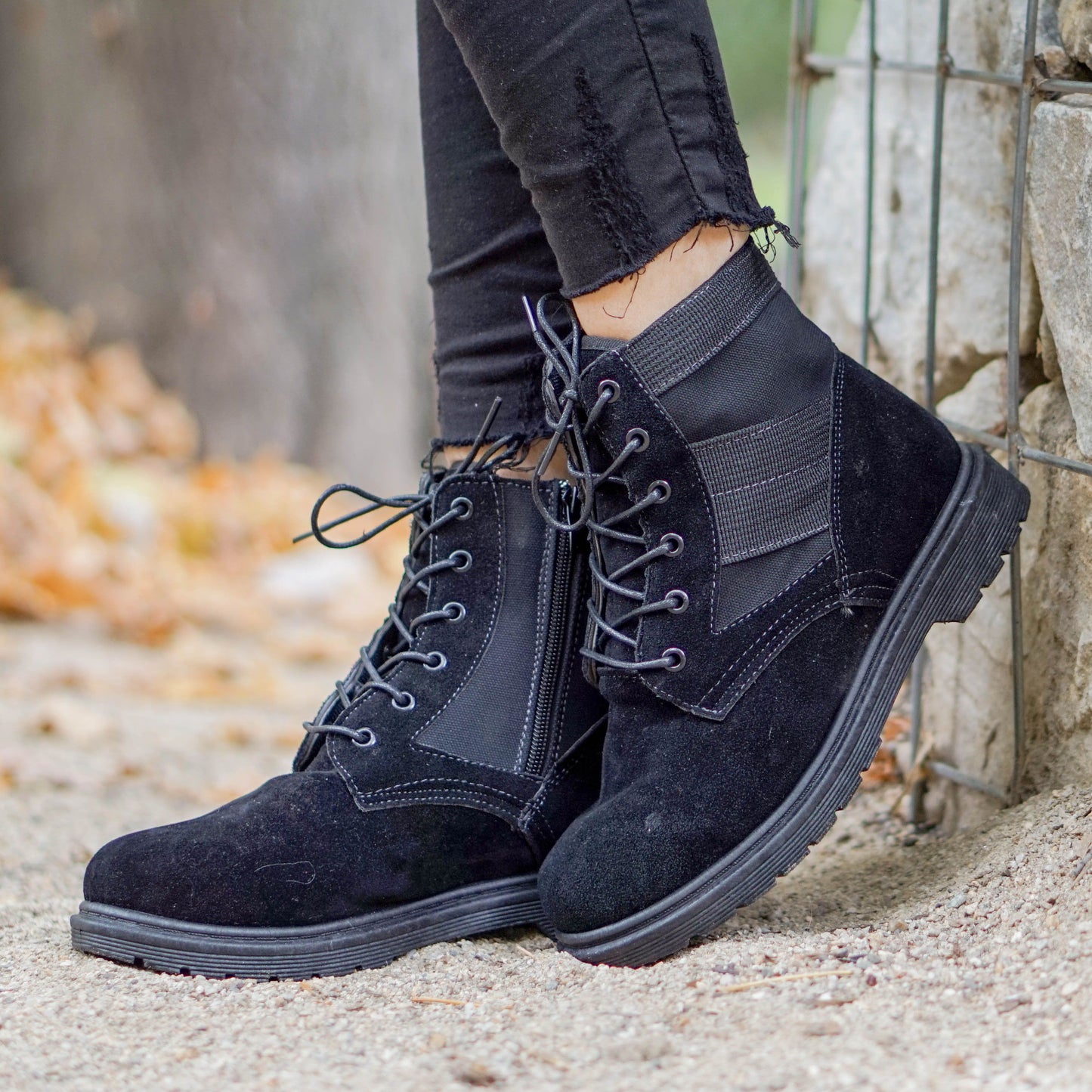 Черни велурени боти Paride