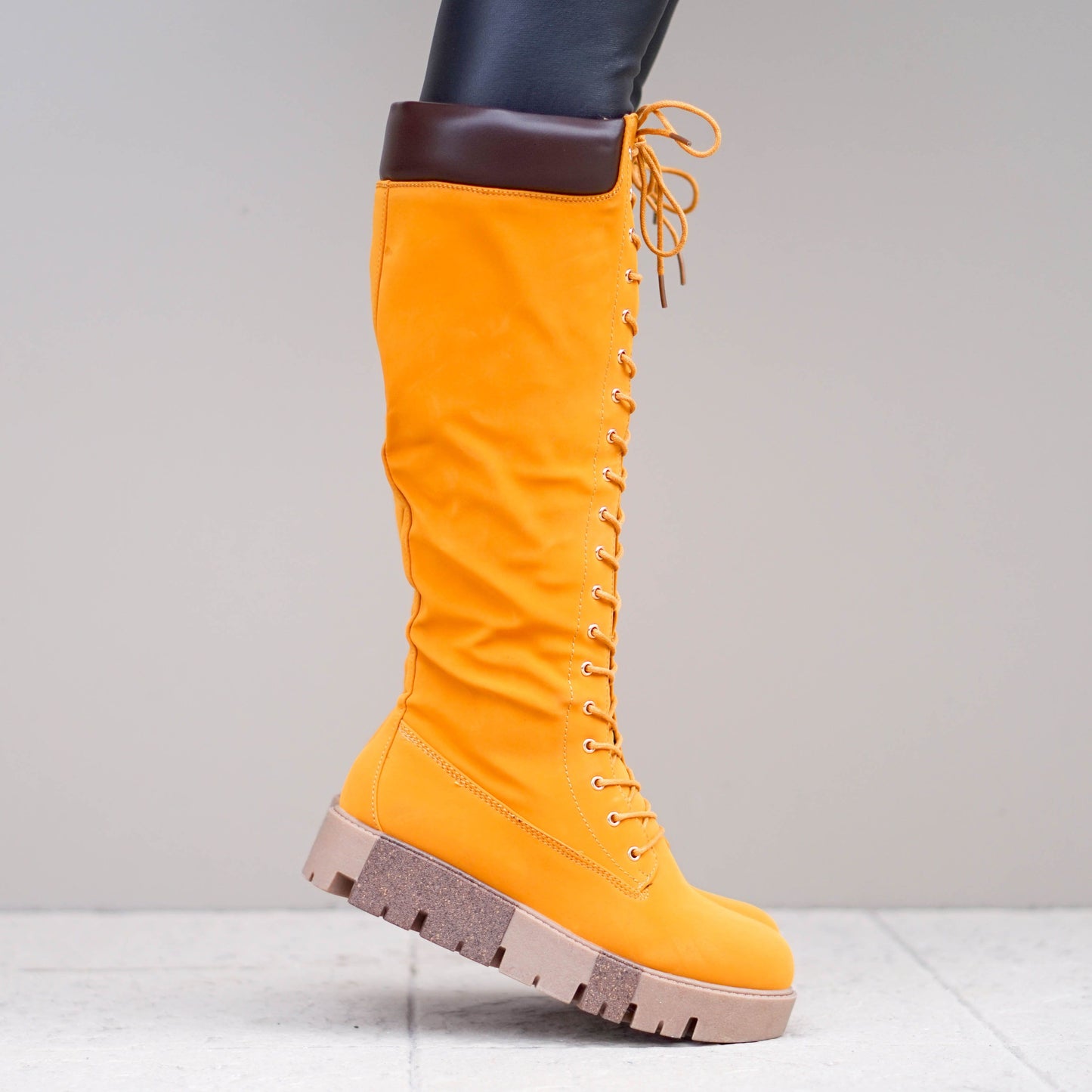 Дамски кафяви боти - Essence - Brown