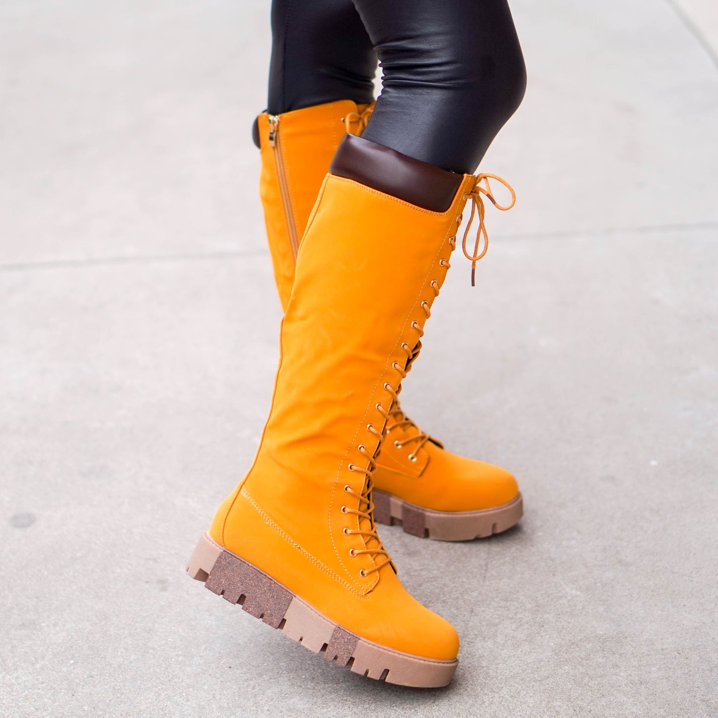 Дамски кафяви боти - Essence - Brown