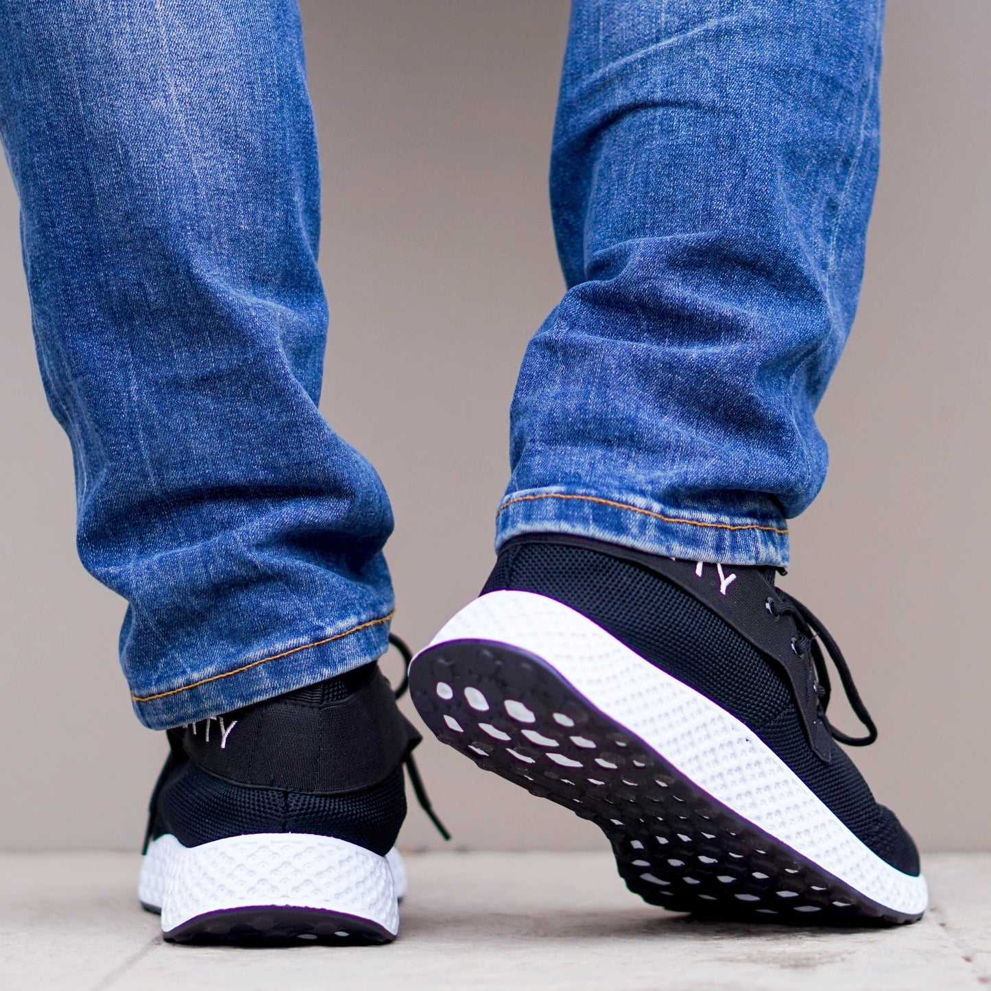 Мъжки черни маратонки - Anthony - Black