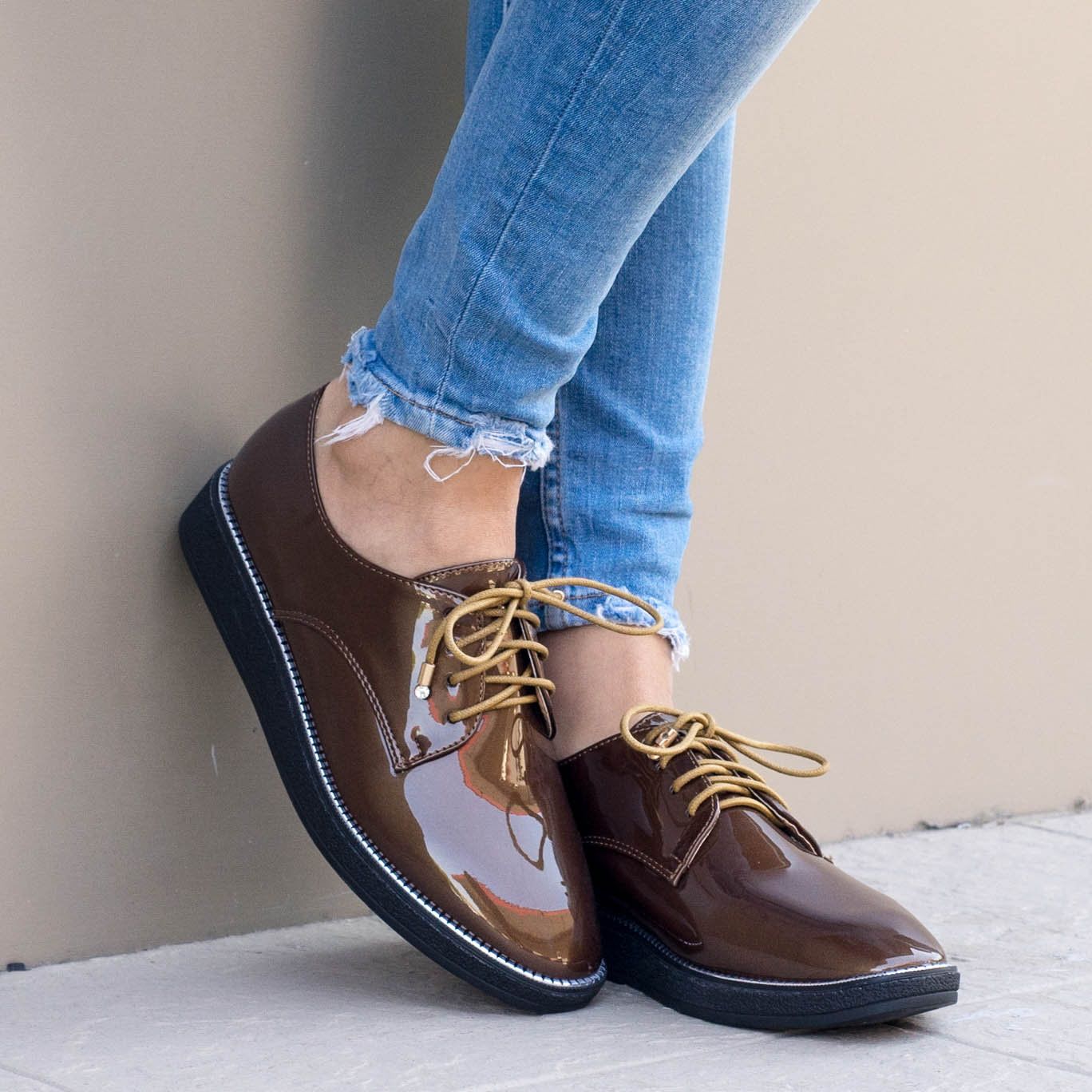 Дамски кафяви, лачени обувки - Lawanda - Brown