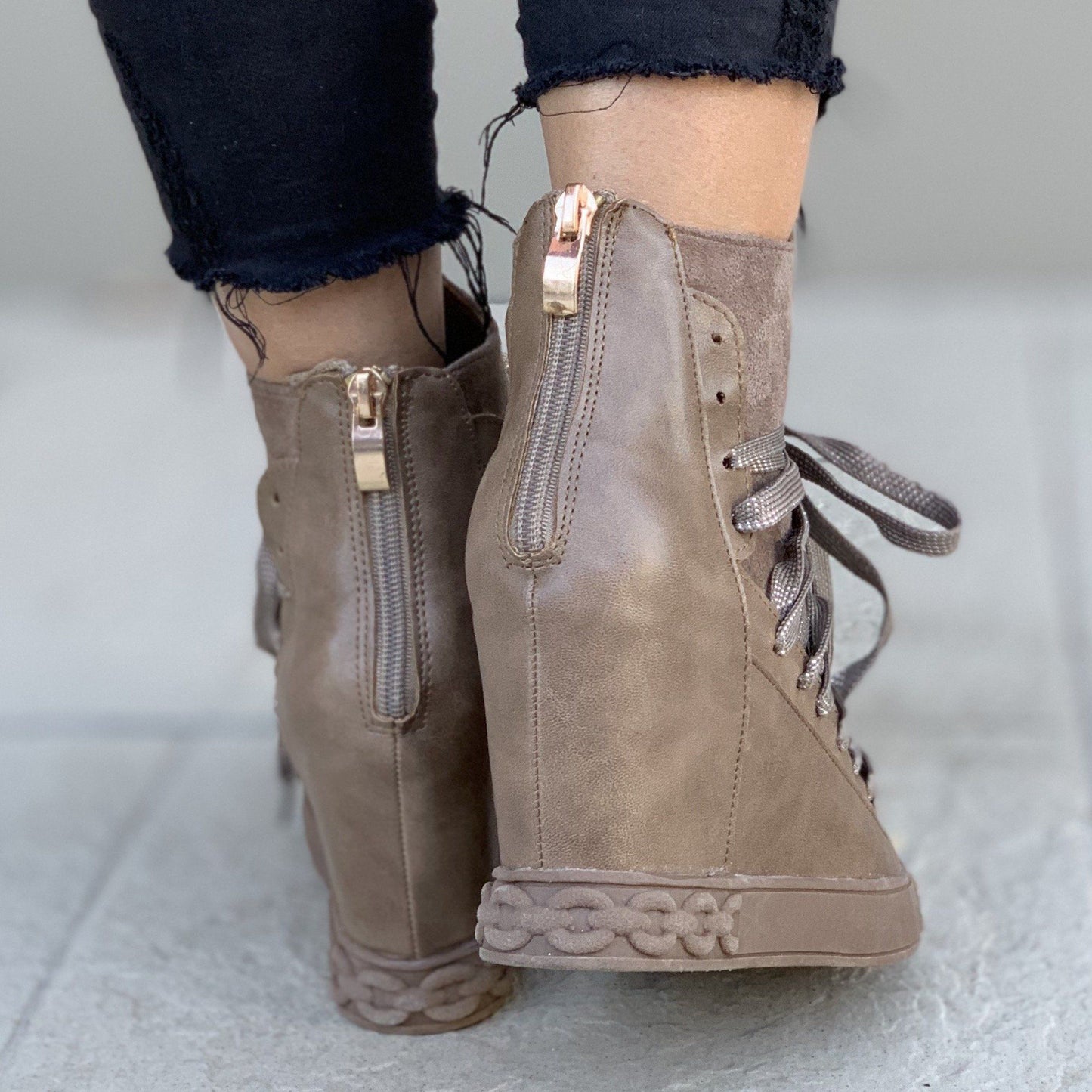 Дамски кафяви боти на платформа - Lesia - Brown