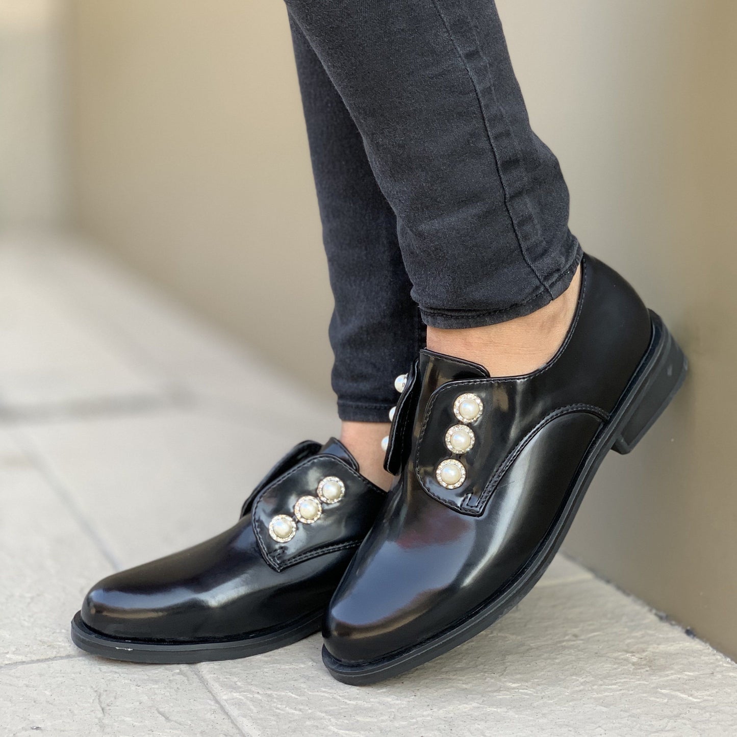 Дамски черни, лачени обувки - Mason - Black