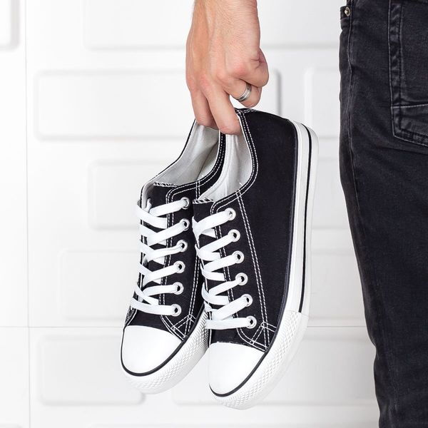 Черни дамски кецове Moore