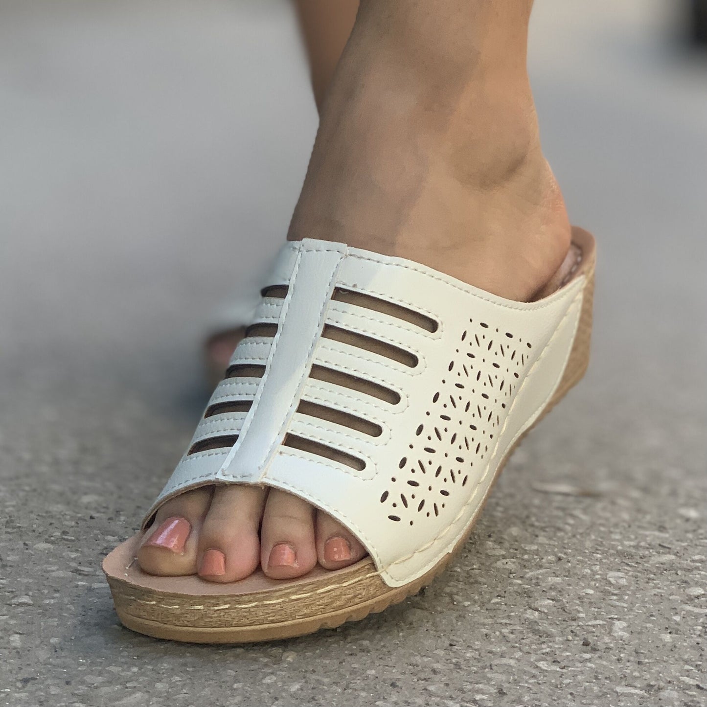 Дамски бели чехли на платформа - Blinda - White