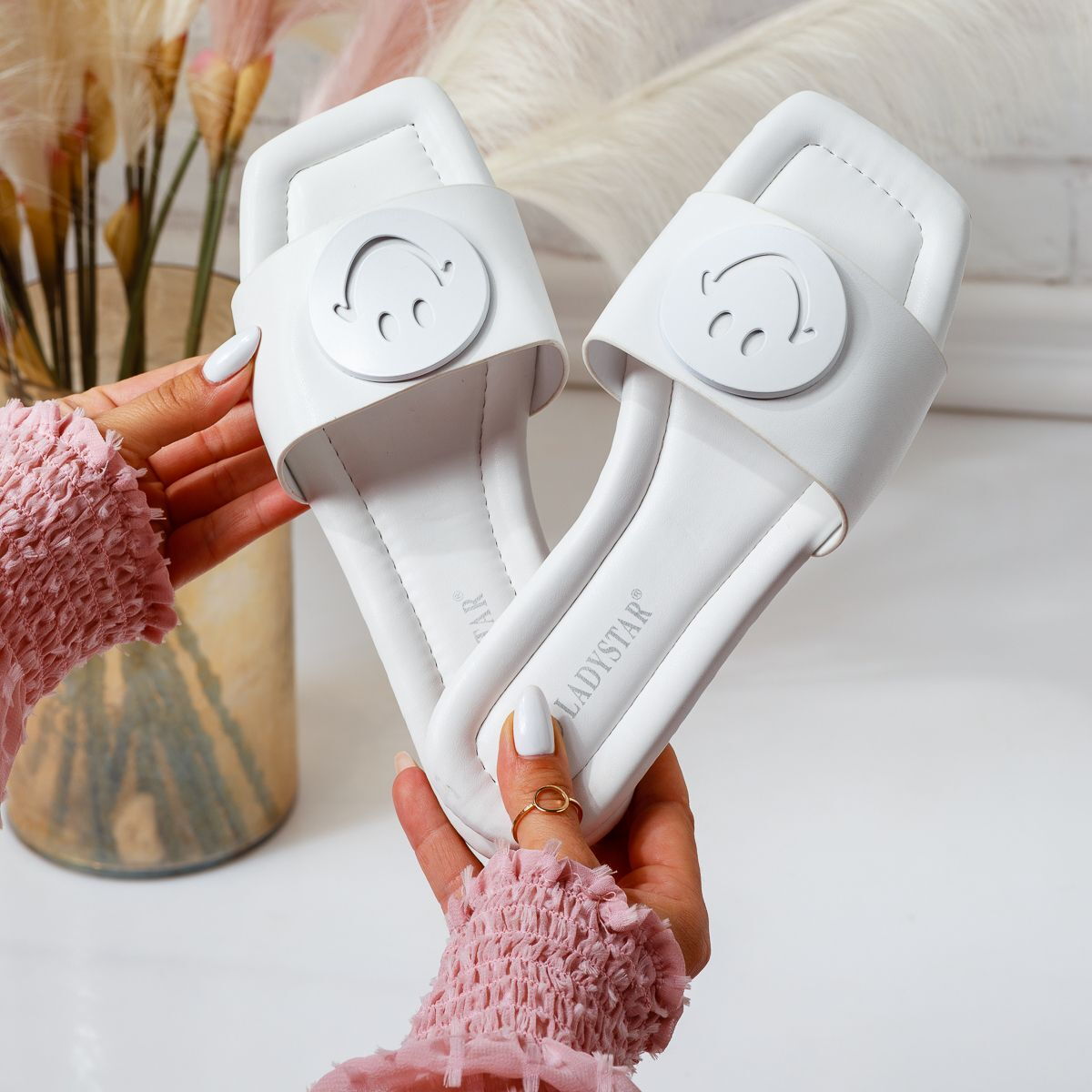 Дамски бели чехли - Smile - White