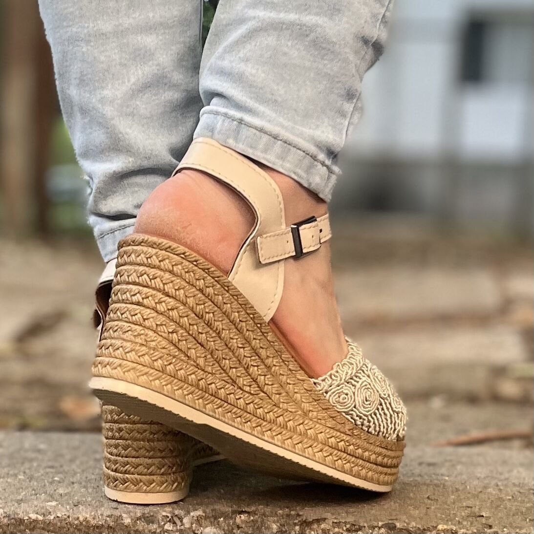 Дамски бежови сандали на платформа - Alice - Beige