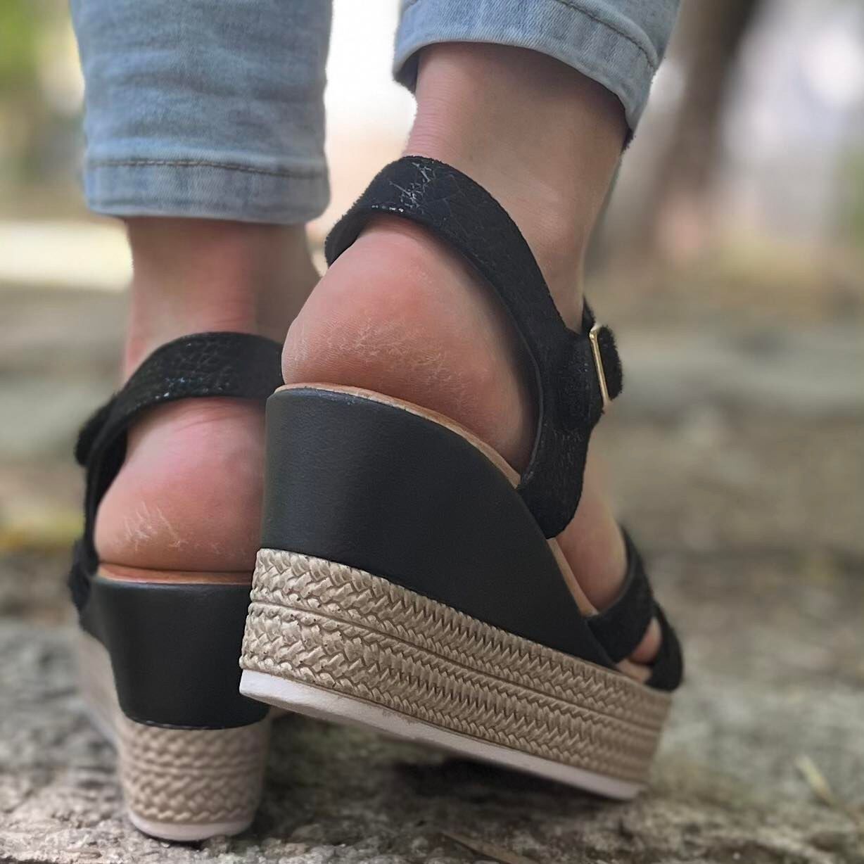 Дамски черни сандали на платформа - Elitia - Black