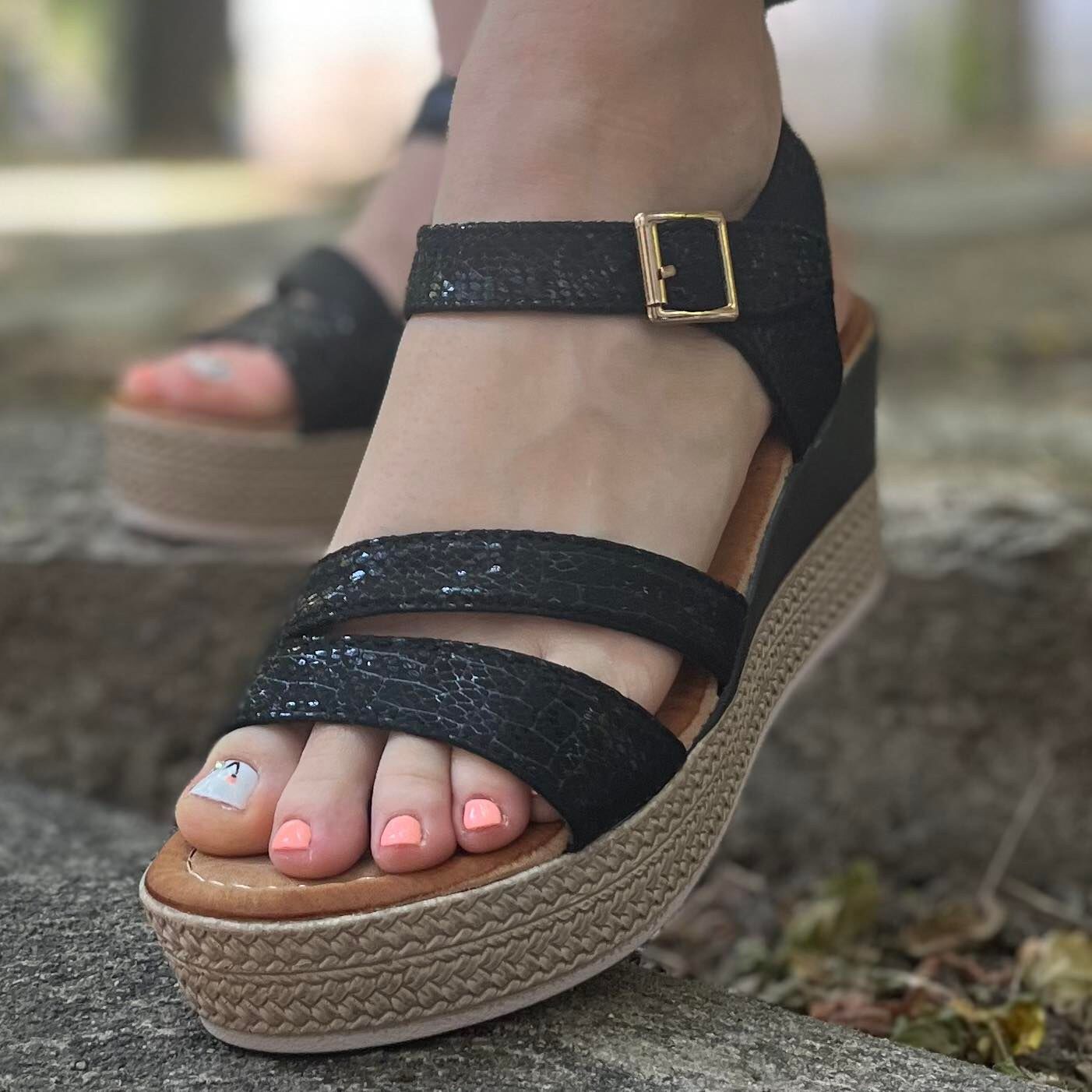 Дамски черни сандали на платформа - Elitia - Black