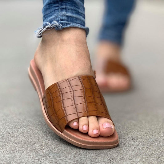 Дамски кафяви чехли - Leona - Camel