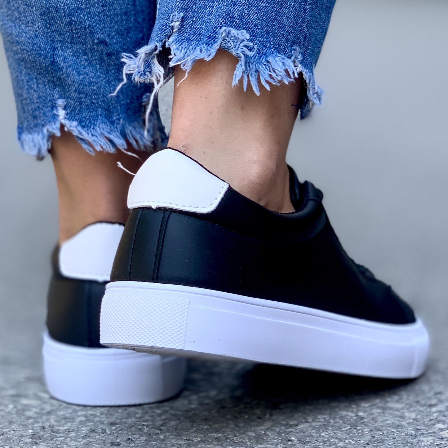 Дамски кожени кецове Benito-Black