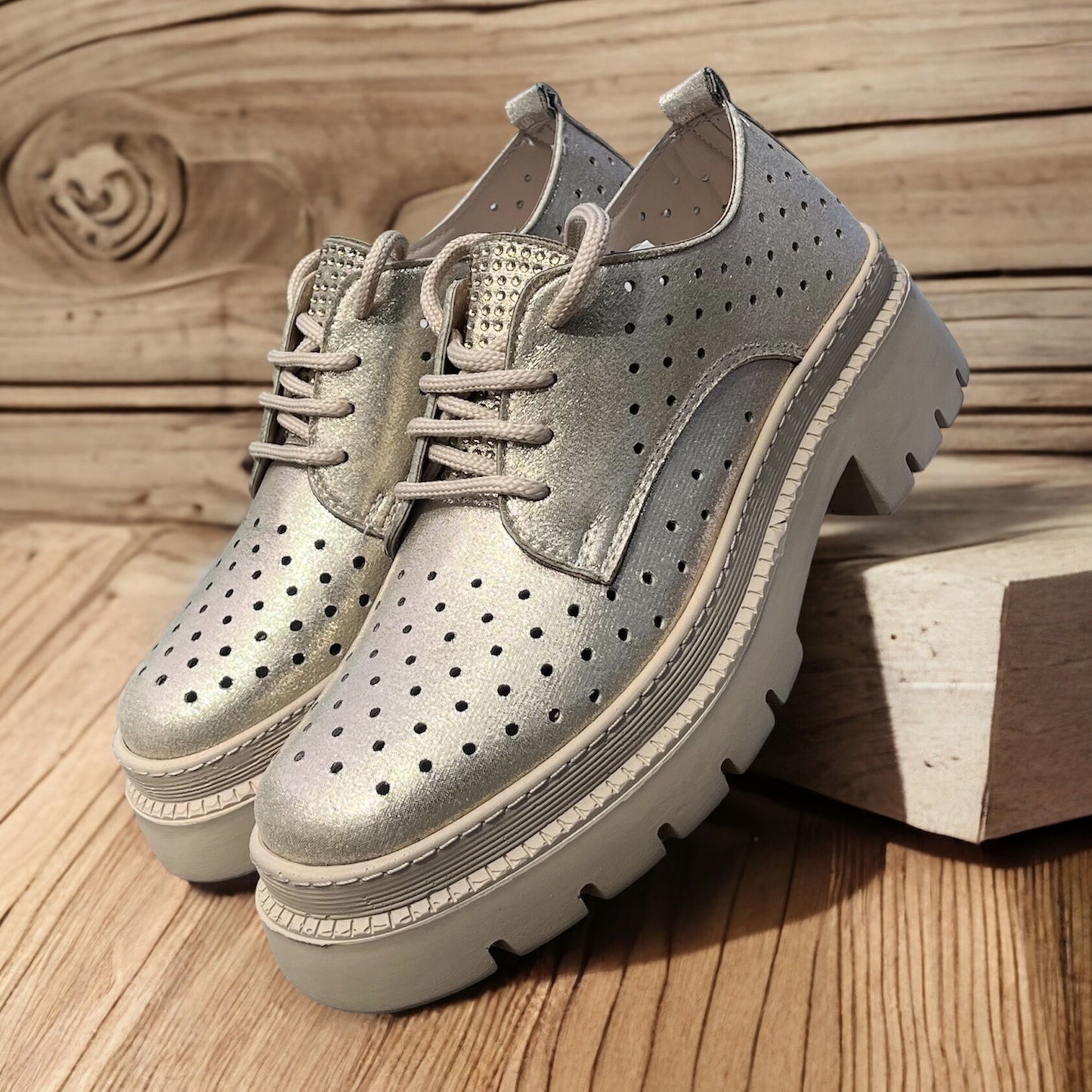 Дамски обувки в златист цвят - Nilsa - Gold