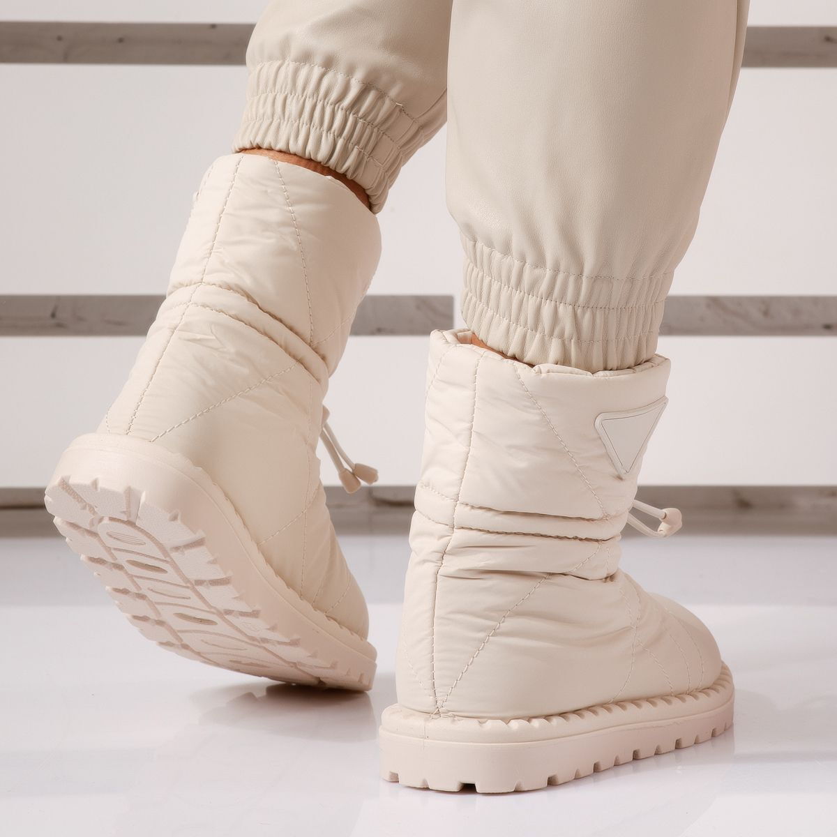 Дамски шушлякови апраски с каракул - Amadeos - Beige