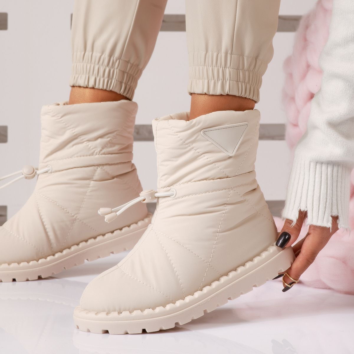 Дамски шушлякови апраски с каракул - Amadeos - Beige