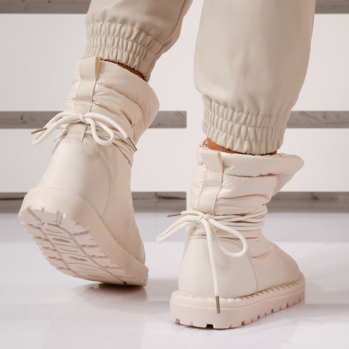 Дамски шушлякови апрески с каракул - Remi - Beige