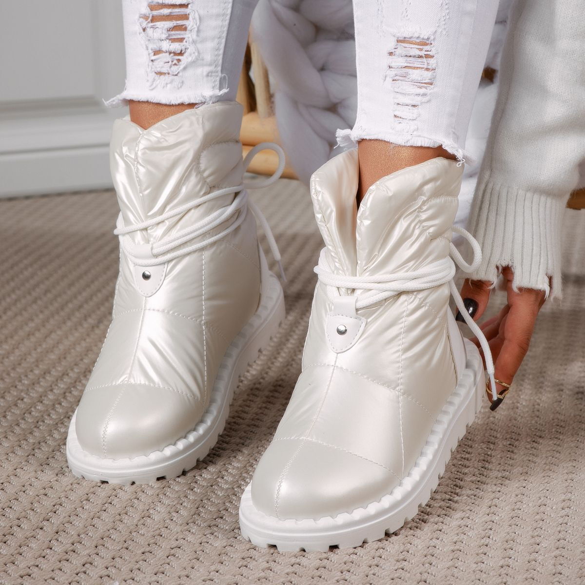 Дамски шушлякови апрески с каракул - Remi - White