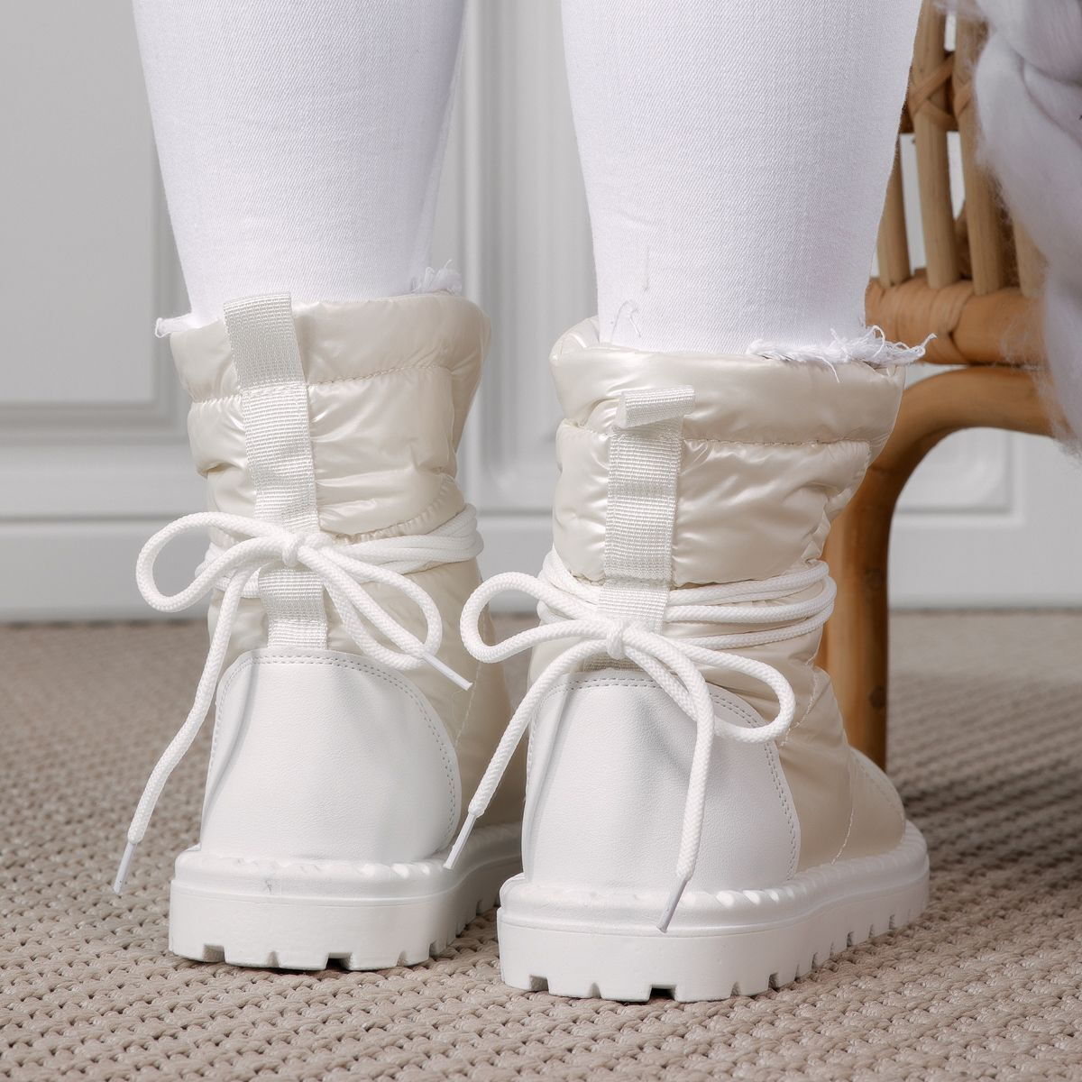 Дамски шушлякови апрески с каракул - Remi - White