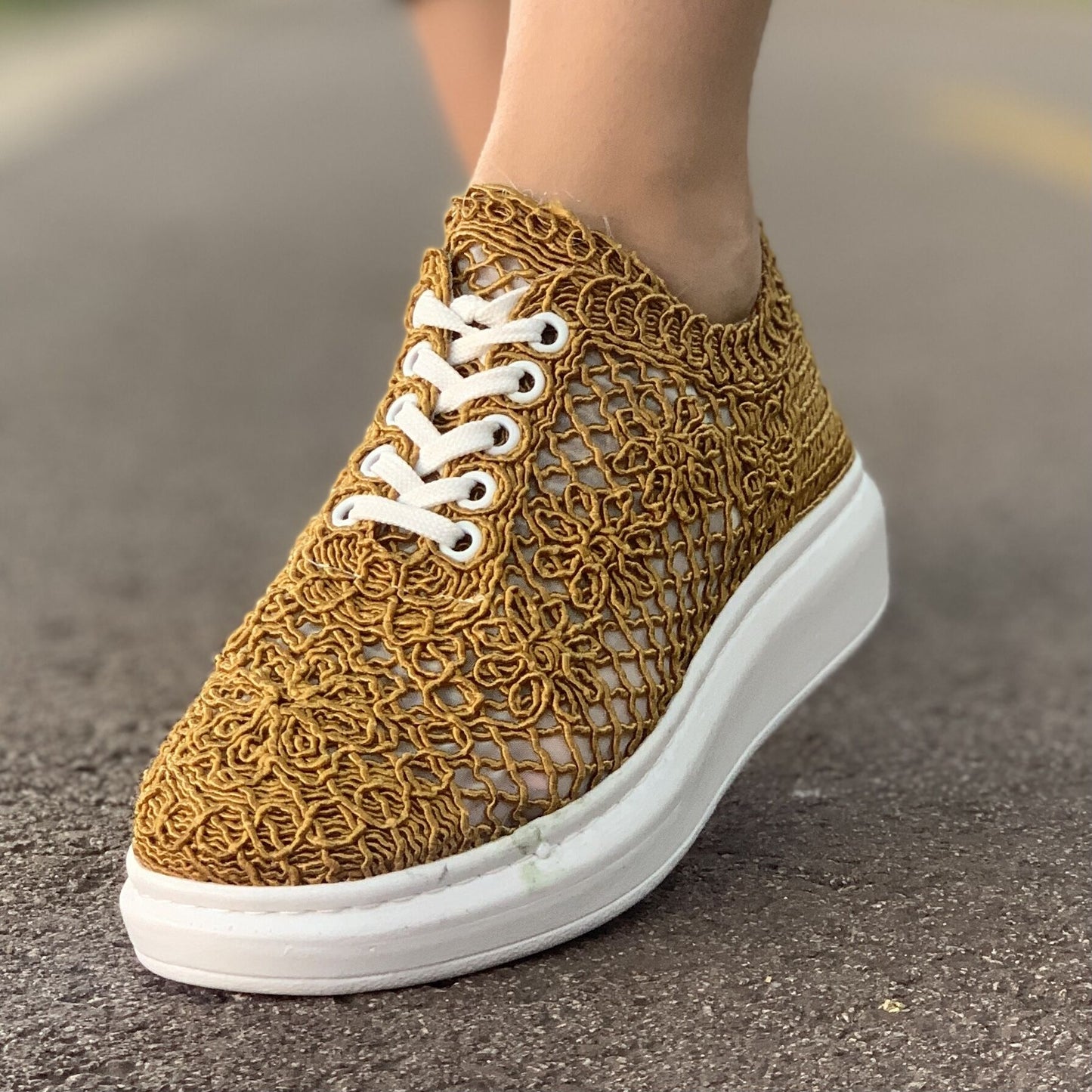 Дамски златисти дантелени маратонки - Gianna - Gold