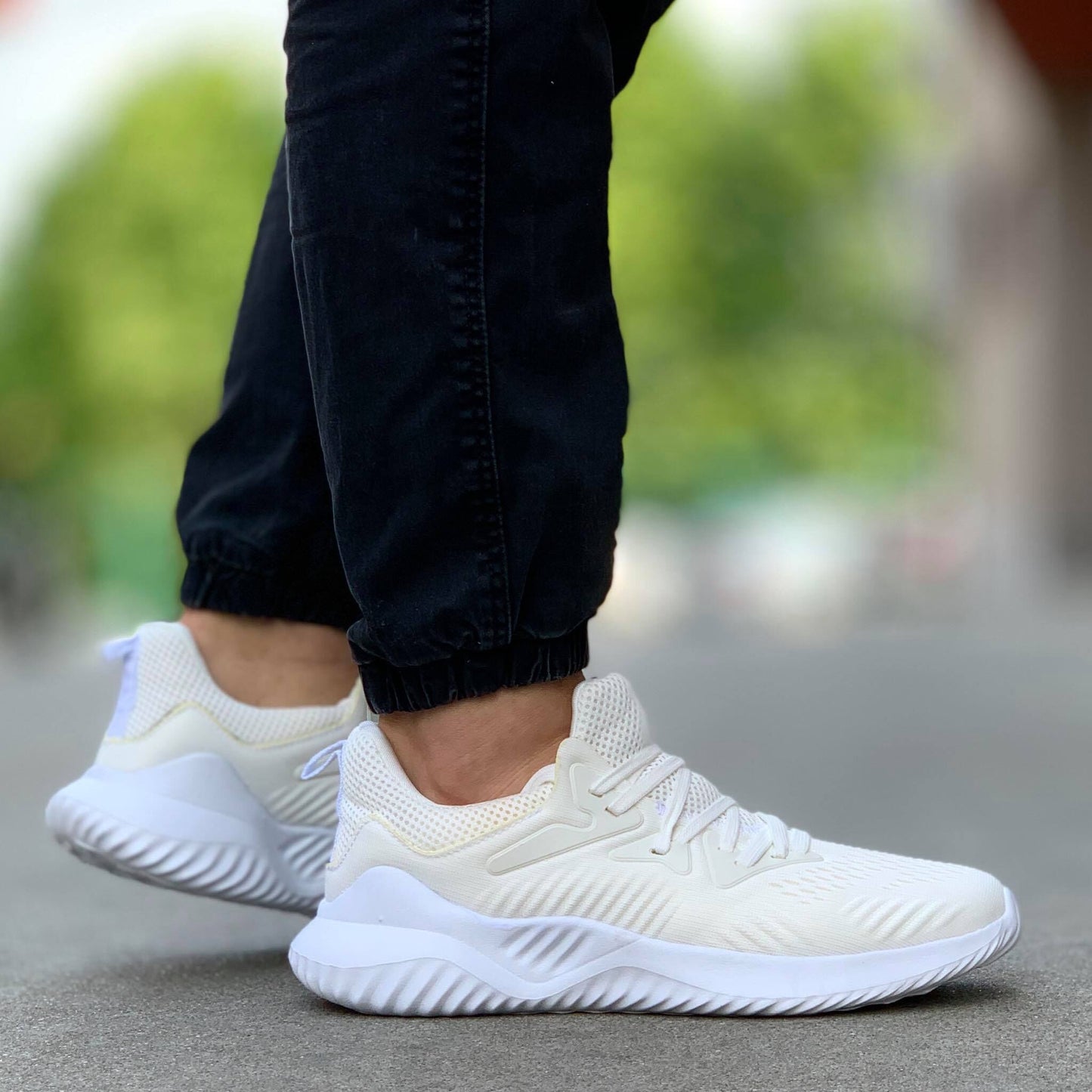 Мъжки олекотени маратонки в бял цвят - Nick - White