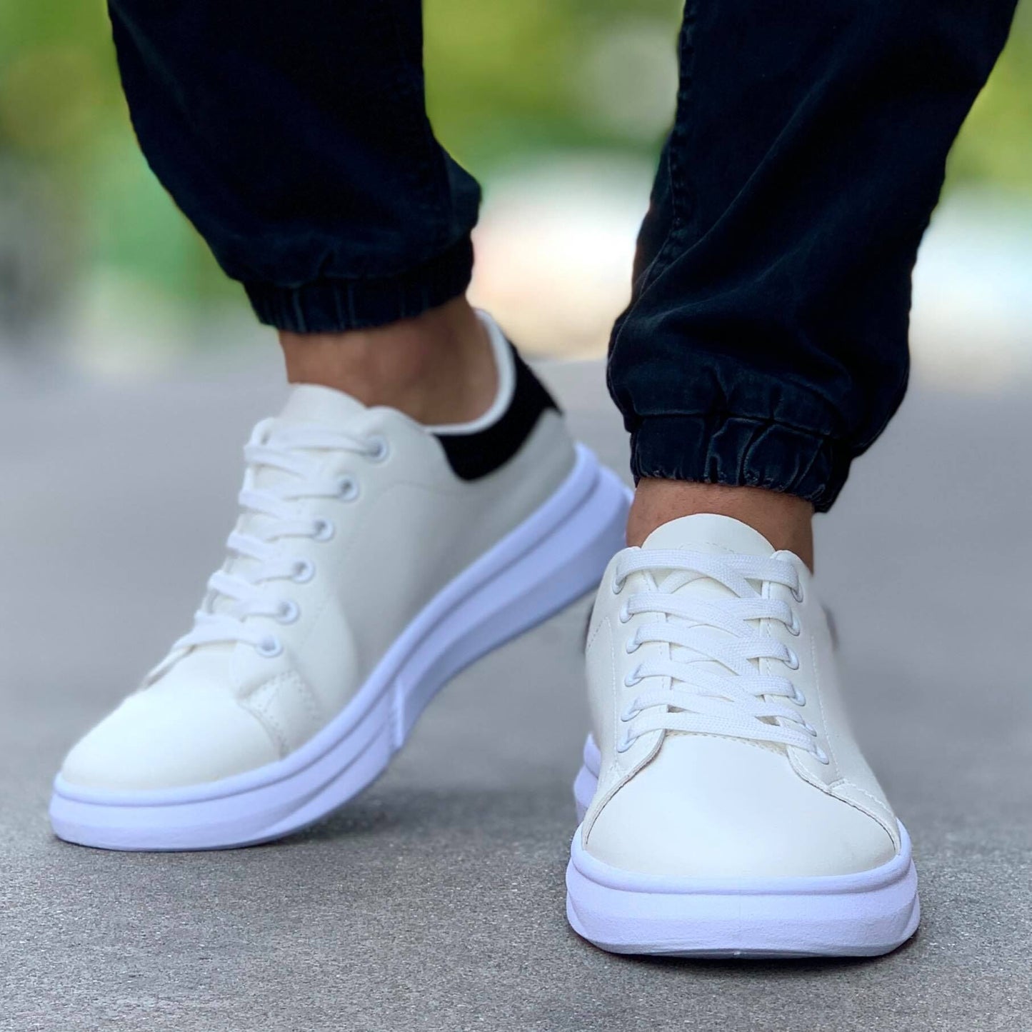 Мъжки спортни кецове в бял цвят - Mick - Black